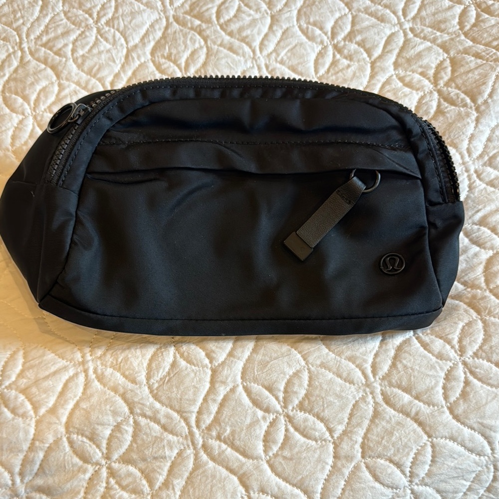 lululemon athletica Men's Black Crossbody Bag